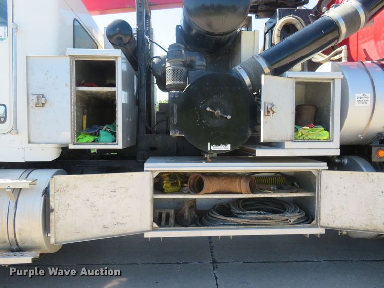 image for item DM7463 2011 Kenworth T800  sewer jetter truck
