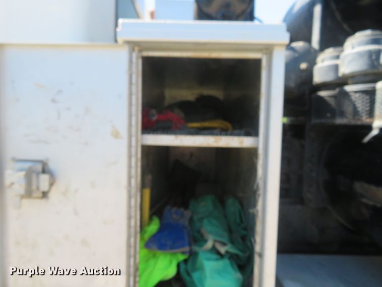 image for item DM7463 2011 Kenworth T800  sewer jetter truck