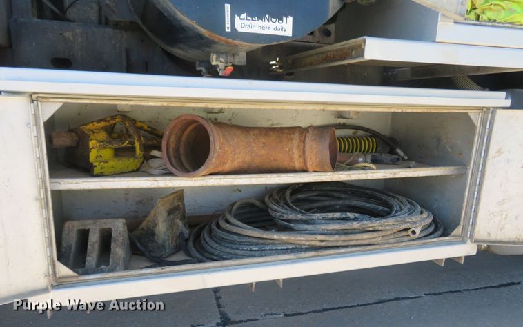 image for item DM7463 2011 Kenworth T800  sewer jetter truck