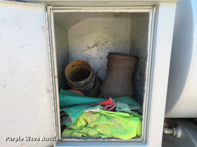 image for item DM7463 2011 Kenworth T800  sewer jetter truck