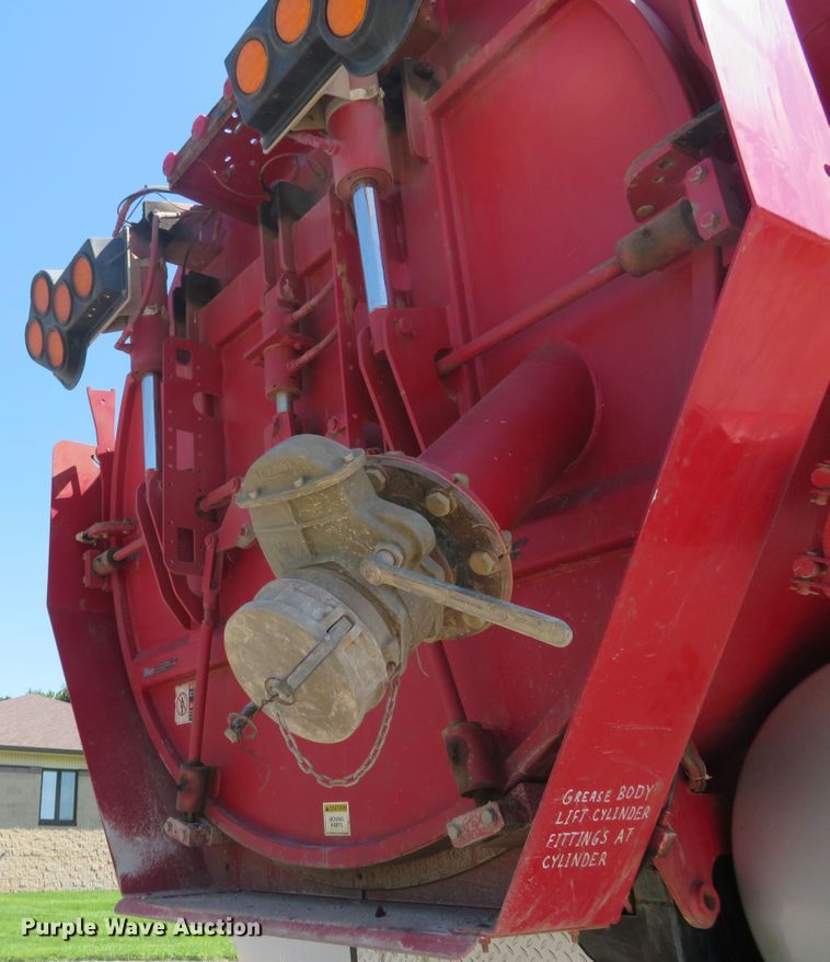 image for item DM7463 2011 Kenworth T800  sewer jetter truck