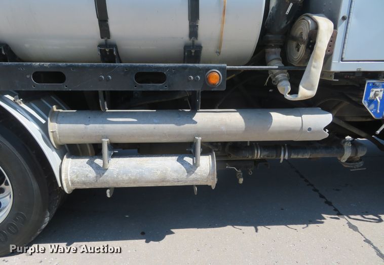 image for item DM7463 2011 Kenworth T800  sewer jetter truck