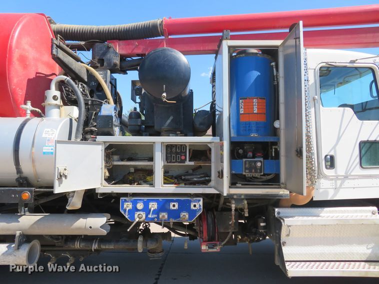 image for item DM7463 2011 Kenworth T800  sewer jetter truck