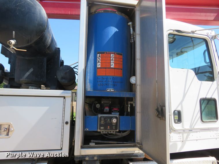 image for item DM7463 2011 Kenworth T800  sewer jetter truck