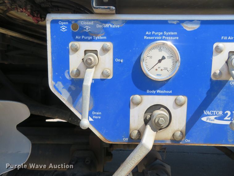 image for item DM7463 2011 Kenworth T800  sewer jetter truck