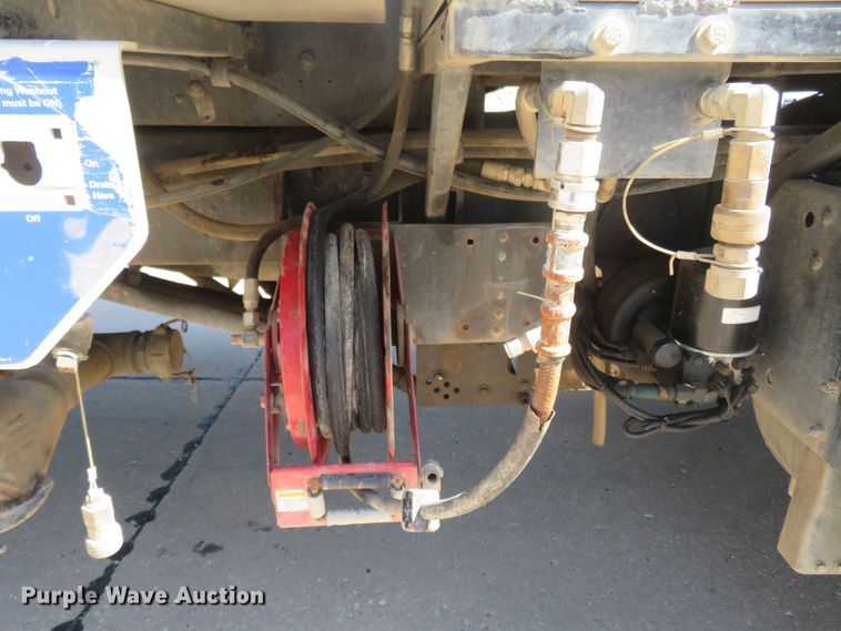 image for item DM7463 2011 Kenworth T800  sewer jetter truck