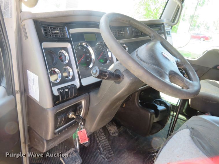 image for item DM7463 2011 Kenworth T800  sewer jetter truck