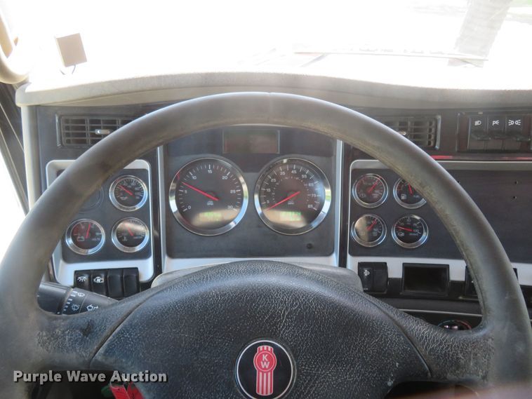 image for item DM7463 2011 Kenworth T800  sewer jetter truck