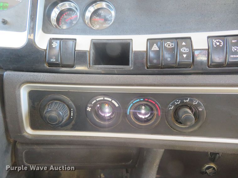 image for item DM7463 2011 Kenworth T800  sewer jetter truck