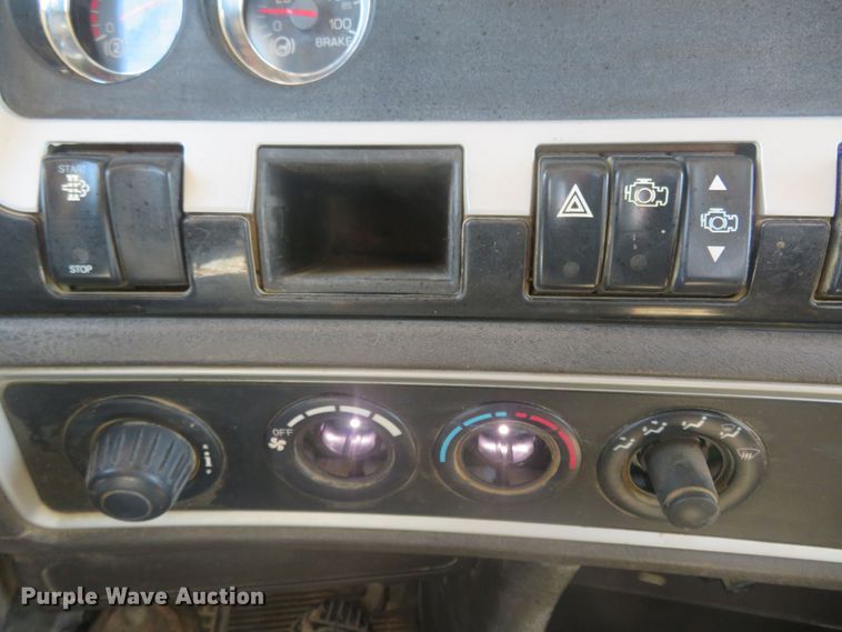 image for item DM7463 2011 Kenworth T800  sewer jetter truck