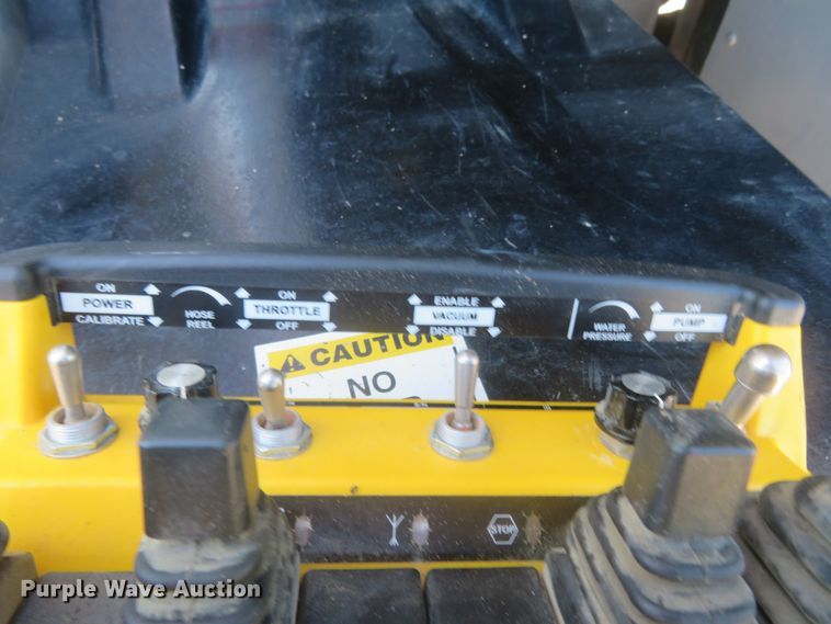 image for item DM7463 2011 Kenworth T800  sewer jetter truck