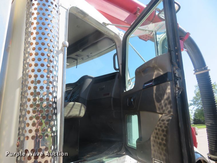 image for item DM7463 2011 Kenworth T800  sewer jetter truck