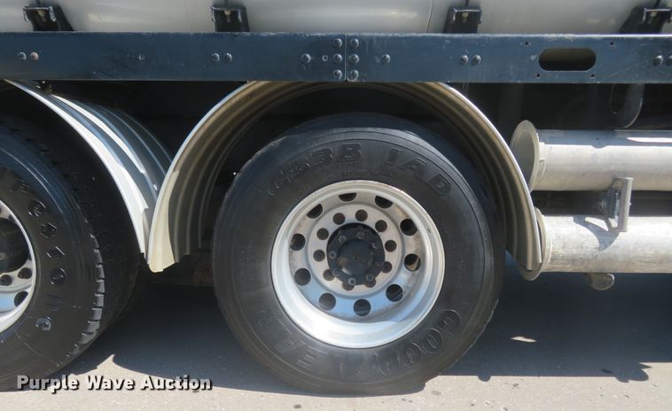 image for item DM7463 2011 Kenworth T800  sewer jetter truck