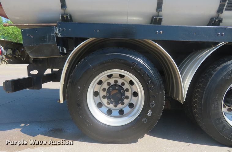 image for item DM7463 2011 Kenworth T800  sewer jetter truck