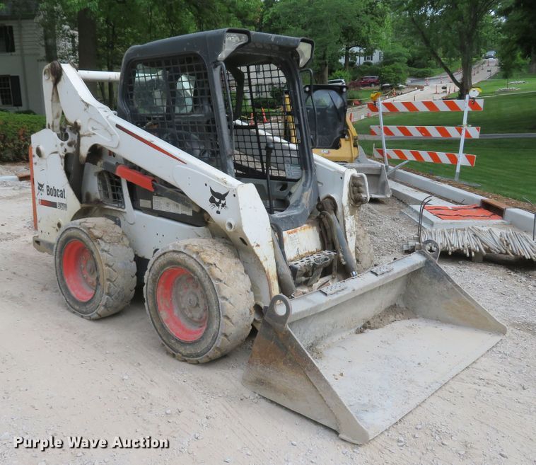image for item DM7475 2015 Bobcat S570  skid steer loader