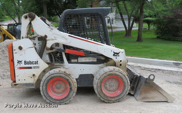 image for item DM7475 2015 Bobcat S570  skid steer loader