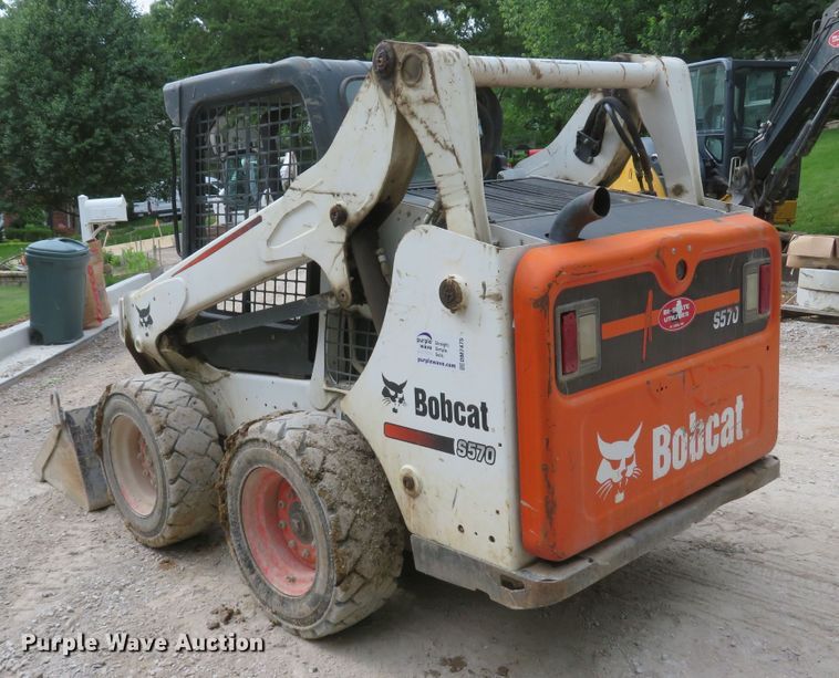 image for item DM7475 2015 Bobcat S570  skid steer loader