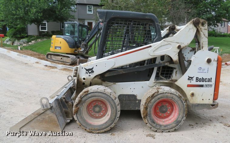image for item DM7475 2015 Bobcat S570  skid steer loader