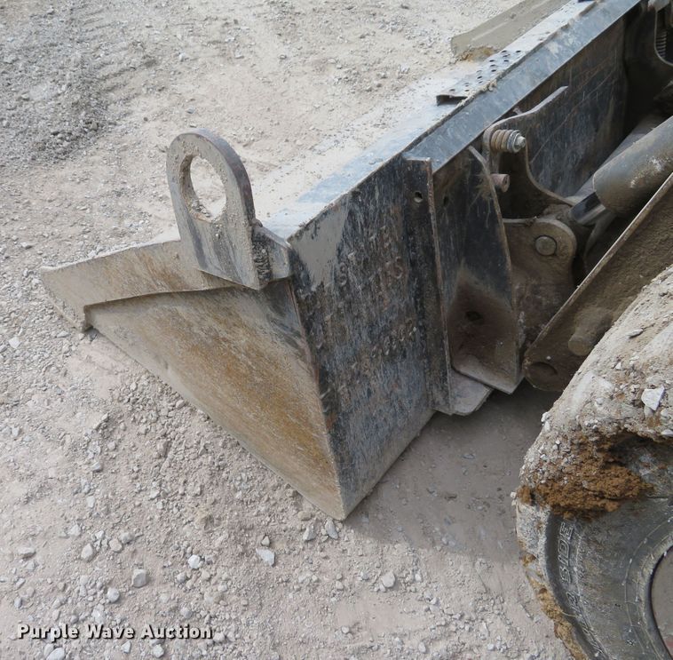 image for item DM7475 2015 Bobcat S570  skid steer loader