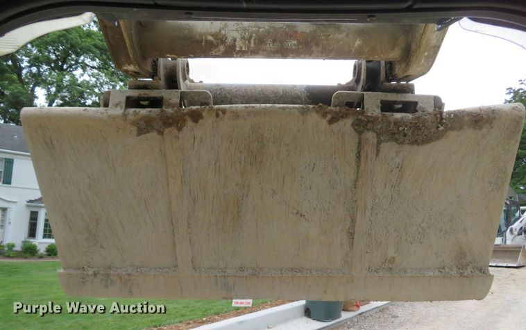 image for item DM7475 2015 Bobcat S570  skid steer loader