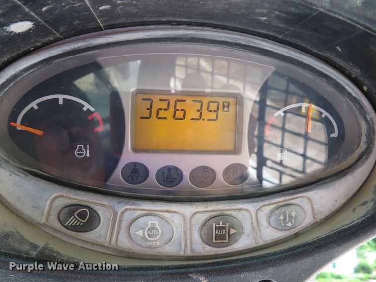 image for item DM7475 2015 Bobcat S570  skid steer loader