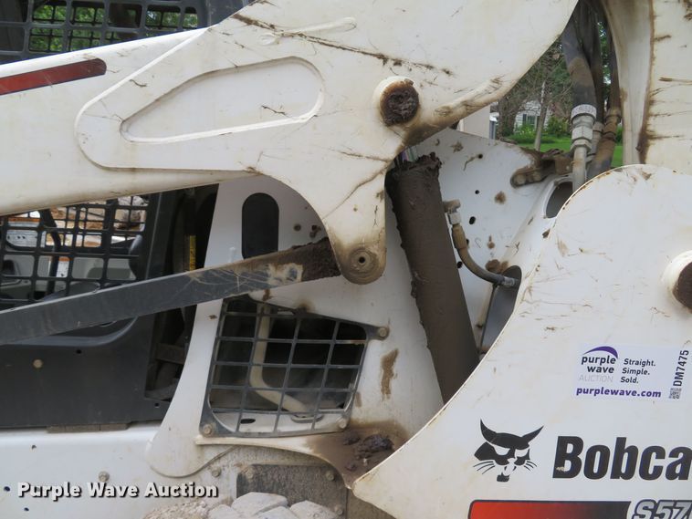 image for item DM7475 2015 Bobcat S570  skid steer loader