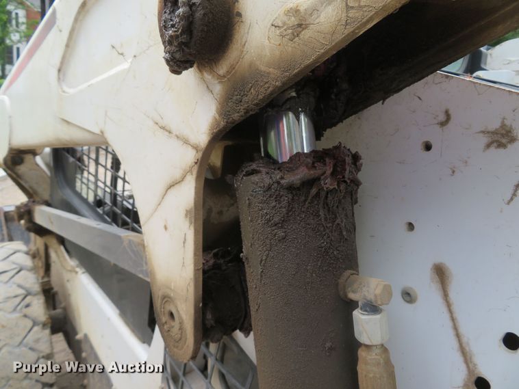 image for item DM7475 2015 Bobcat S570  skid steer loader