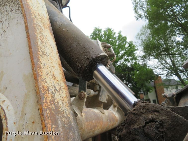 image for item DM7475 2015 Bobcat S570  skid steer loader