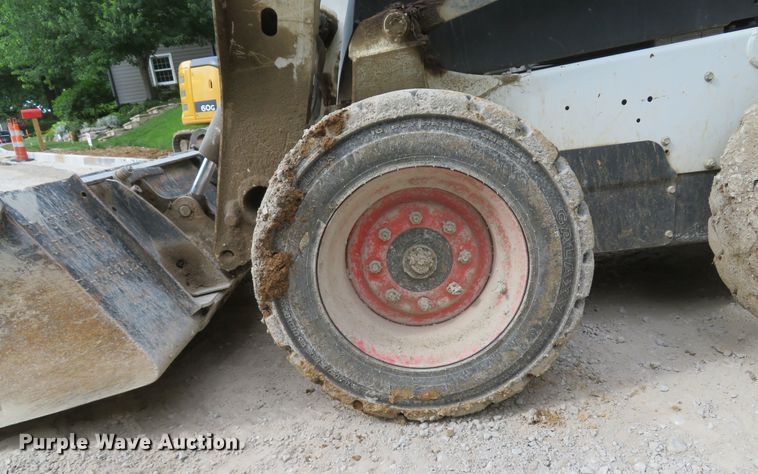 image for item DM7475 2015 Bobcat S570  skid steer loader