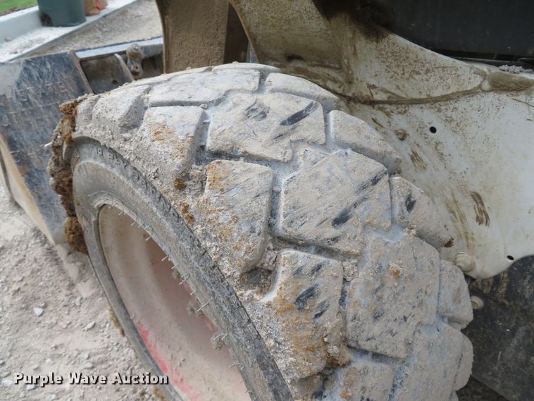 image for item DM7475 2015 Bobcat S570  skid steer loader