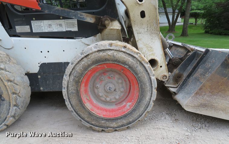 image for item DM7475 2015 Bobcat S570  skid steer loader