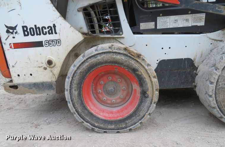 image for item DM7475 2015 Bobcat S570  skid steer loader