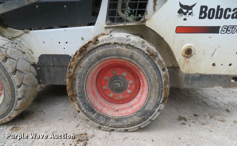 image for item DM7475 2015 Bobcat S570  skid steer loader