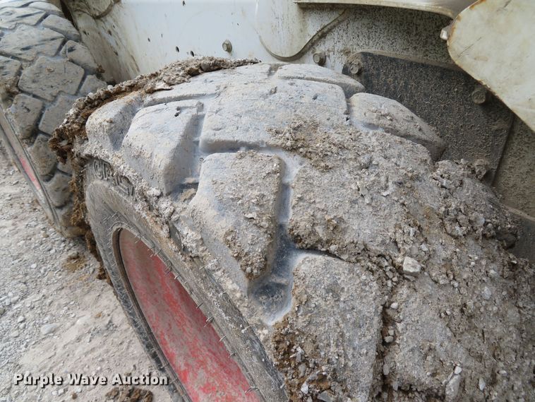 image for item DM7475 2015 Bobcat S570  skid steer loader