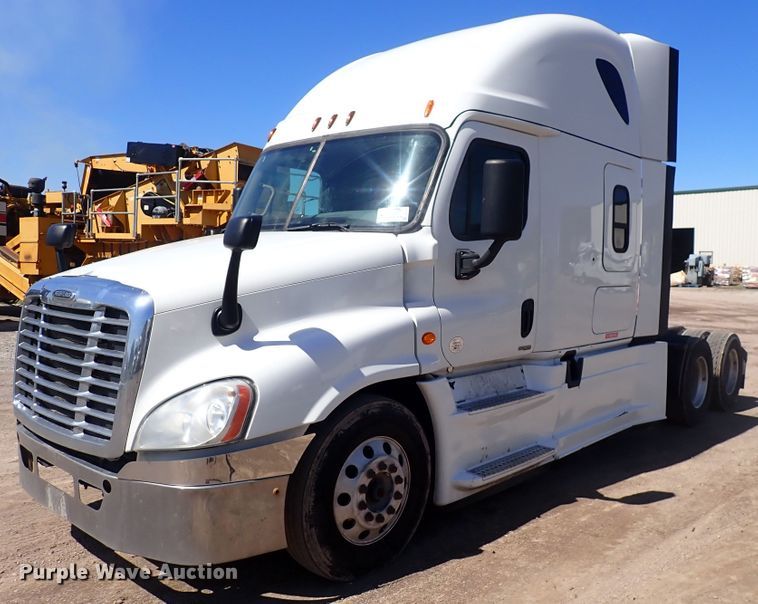 image for item DI1979 2015 Freightliner Cascadia  semi truck