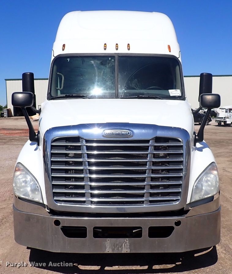 image for item DI1979 2015 Freightliner Cascadia  semi truck