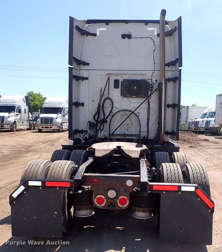 image for item DI1979 2015 Freightliner Cascadia  semi truck