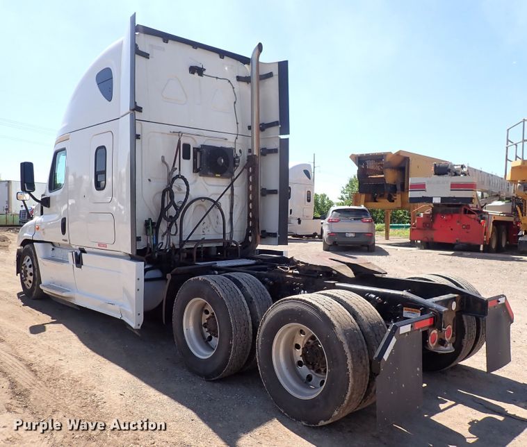 image for item DI1979 2015 Freightliner Cascadia  semi truck