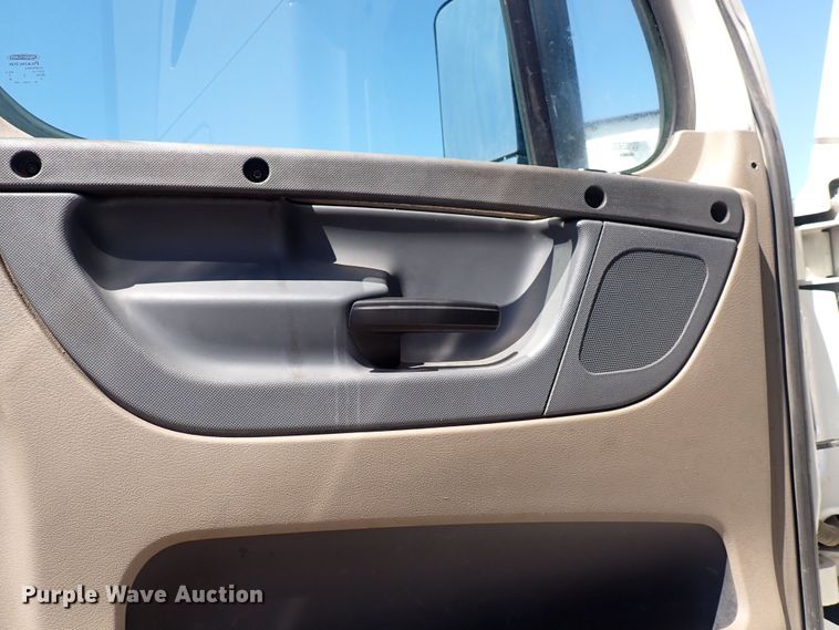 image for item DI1979 2015 Freightliner Cascadia  semi truck