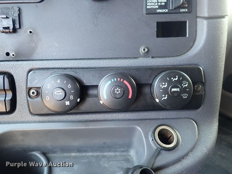 image for item DI1979 2015 Freightliner Cascadia  semi truck