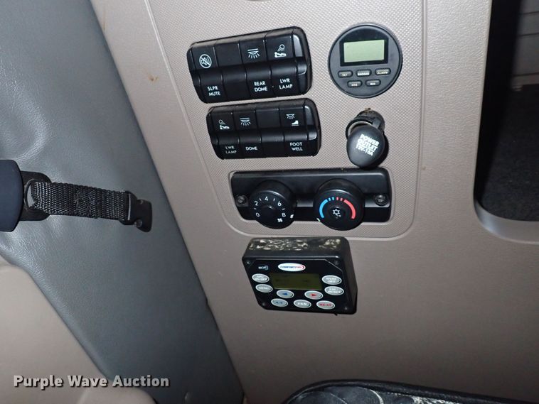 image for item DI1979 2015 Freightliner Cascadia  semi truck