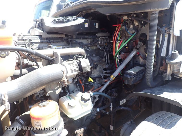 image for item DI1979 2015 Freightliner Cascadia  semi truck