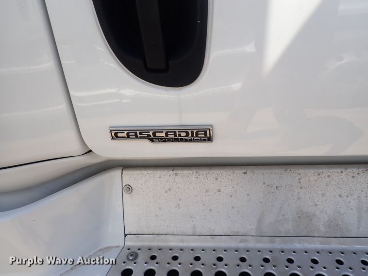 image for item DI1979 2015 Freightliner Cascadia  semi truck