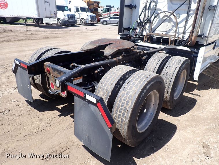 image for item DI1979 2015 Freightliner Cascadia  semi truck