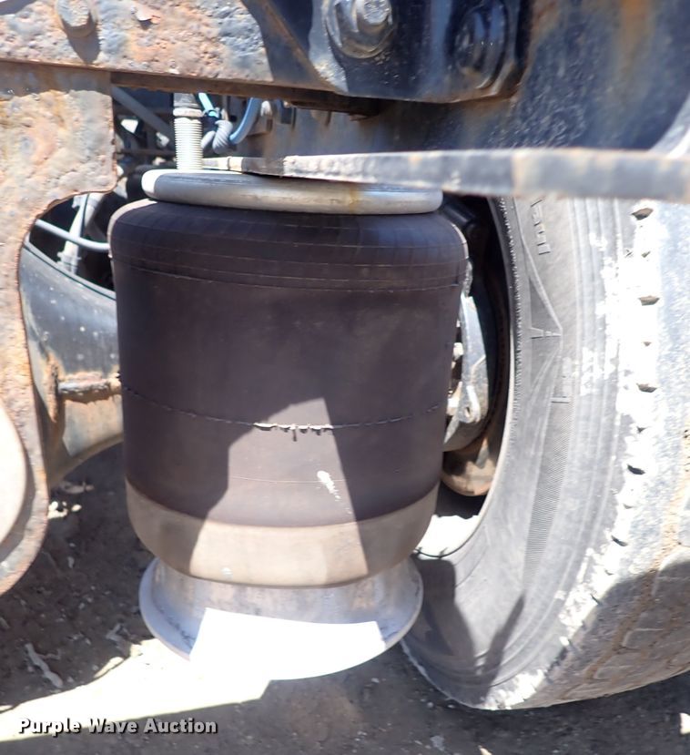 image for item DI1979 2015 Freightliner Cascadia  semi truck