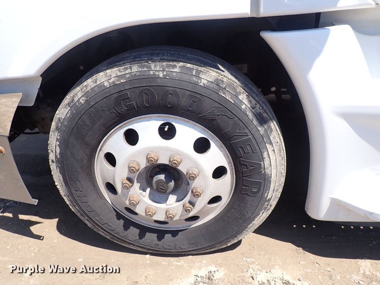 image for item DI1979 2015 Freightliner Cascadia  semi truck