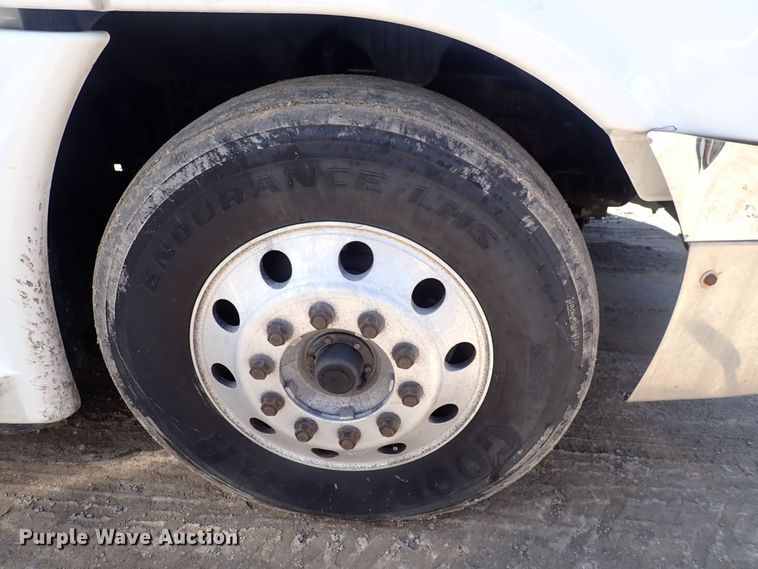 image for item DI1979 2015 Freightliner Cascadia  semi truck