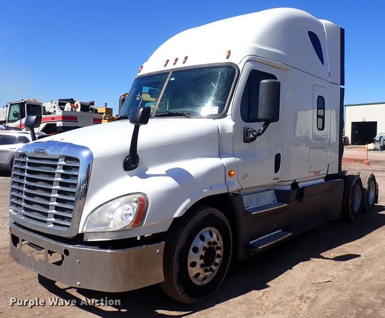image for item DI1980 2014 Freightliner Cascadia  semi truck