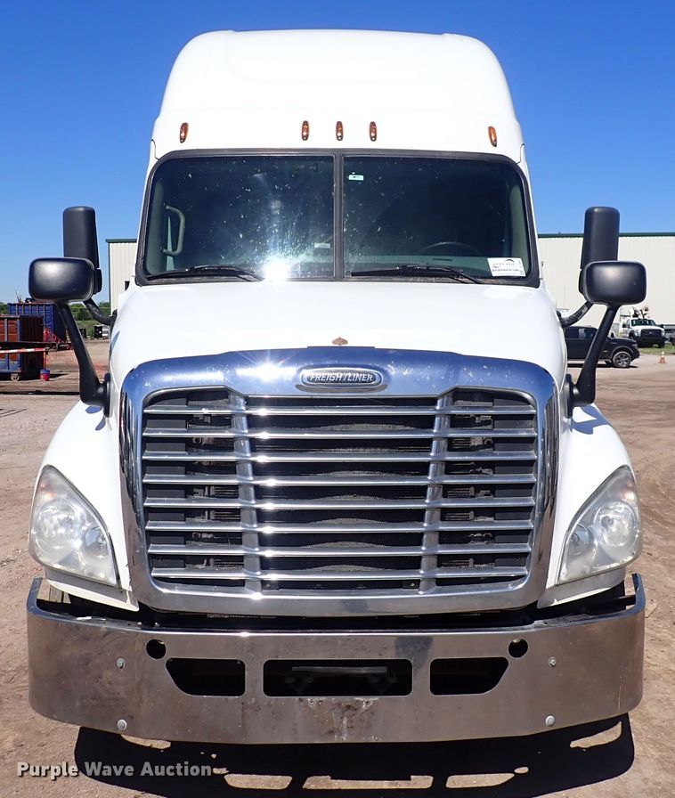 image for item DI1980 2014 Freightliner Cascadia  semi truck