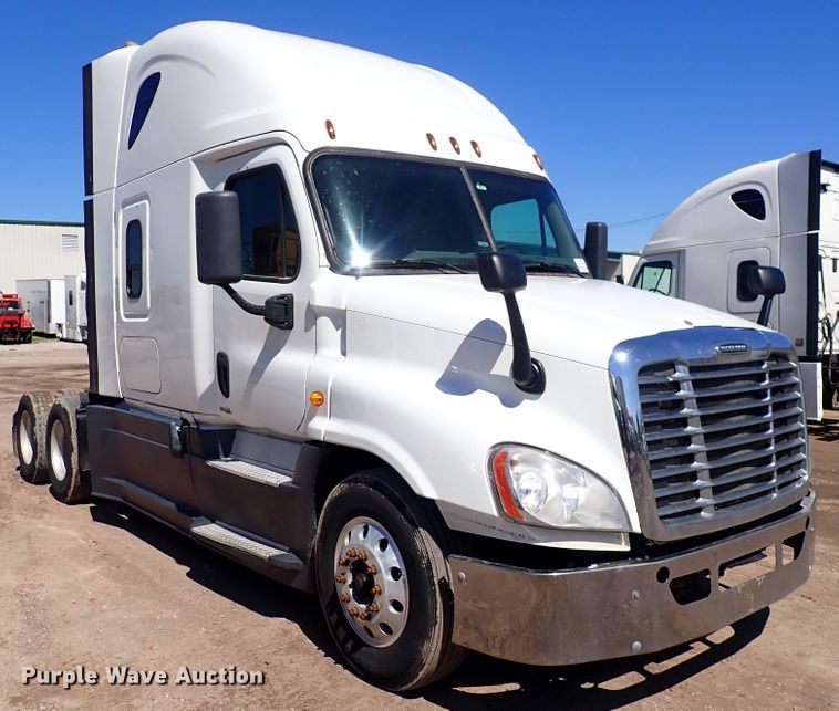 image for item DI1980 2014 Freightliner Cascadia  semi truck